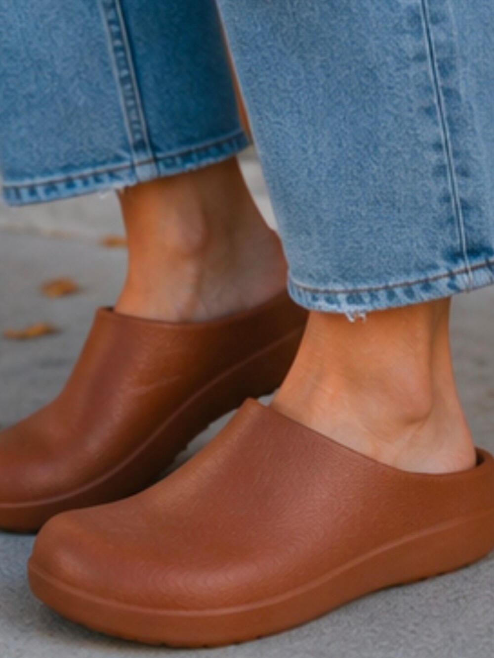 Crocs Dylan Clogs Cognac Brown Slip On Mules Women’s 8 Men’s 6